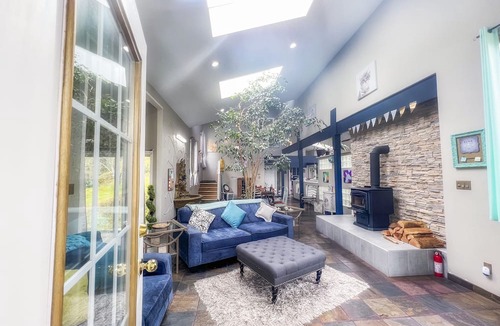 East Sooke Villa | Wonderland Mansion @ Serenity Lodges