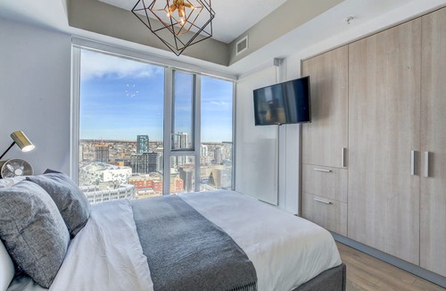 Victoria Park Condo | Next to Bmo/saddledome Downtown Calgary 2 bedroom Penthouse style condo sleep 6