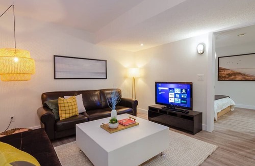 Southwest Edmonton Apartment | Lux Suite UofA: Sep Entrance | Walk to Whyte Ave
