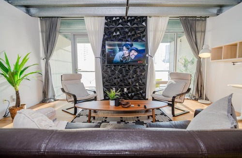 Downtown Edmonton Condo | Down Town Loft: UG Park|AC|Walk to Rogers|Balcony