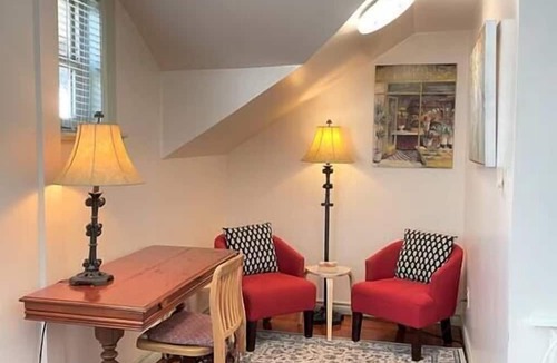 Fairfield Apartment | Lovely Suite in Heritage Manor, Free Parking