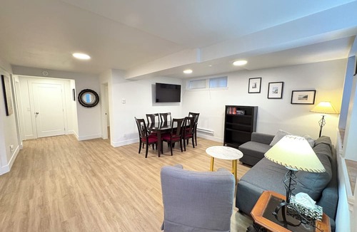 Fairfield Apartment | New 2 Bedroom Suite Fairfield Heritage Manor, Free Parking