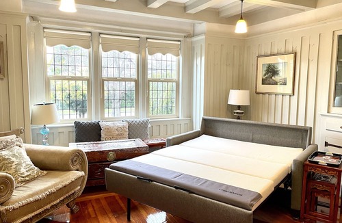 Fairfield Apartment | Parlor Suite in Heritage Manor, Fairfield, near DT