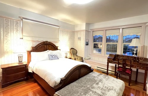 Fairfield Apartment | Parlor Suite in Heritage Manor, Fairfield, near DT