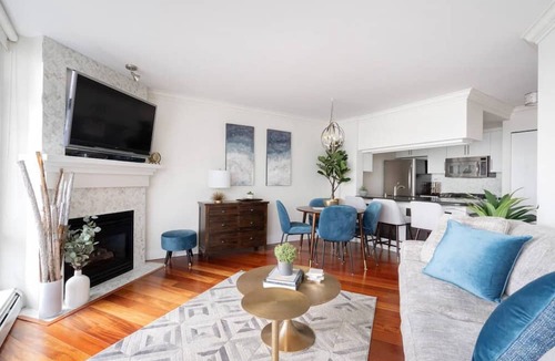 Yaletown Condo | Yaletown Luxury: Water-View 2BR/2BA Condo Steps from Seawall