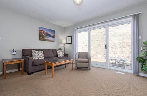 Lethbridge Condo | Paradise Canyon Golf Resort - Luxury Condo M405