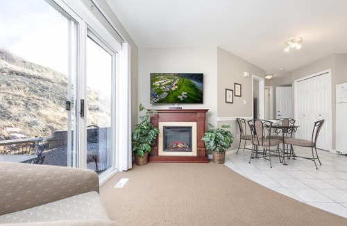 Lethbridge Condo | Paradise Canyon Golf Resort - Luxury Condo M403