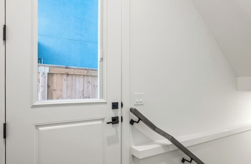 Glenbrook Apartment | Modern, spacious 2BR suite in Calgary, 13 min to downtown, private entrance