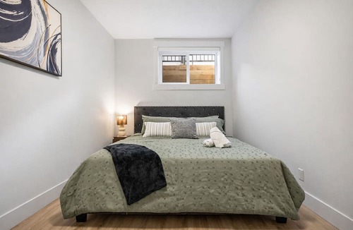 Glenbrook Apartment | Modern, spacious 2BR suite in Calgary, 13 min to downtown, private entrance