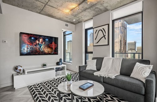 Connaught Apartment | Luxe Modern Escape W/Tower Views