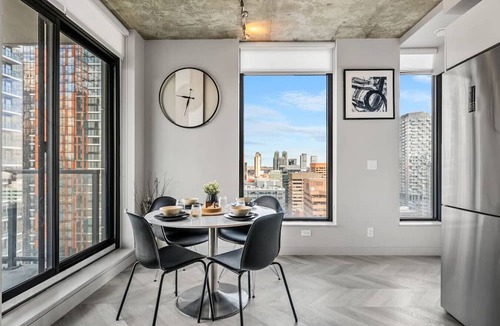 Connaught Apartment | Luxe Modern Escape W/Tower Views