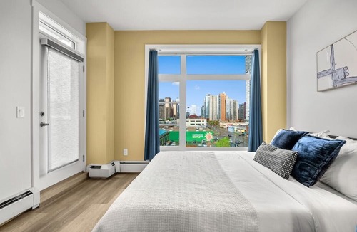 Connaught Apartment | Luxe Downtown Getaway W/2 Free Parking!