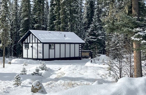 Nordegg Cottage | Cottage Rental with Fire Pit Perfect for Four Hidden in the Canadian Rockies of Alberta