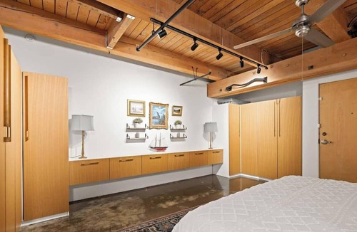 Downtown Edmonton Apartment | Historic Art Loft | Walk to Rogers | Free Parking
