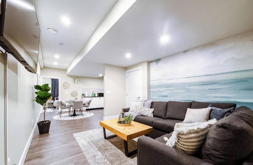 Mayfield Apartment | Sanctuary Suite - KingBed - Wifi - Near WEM/Rogers