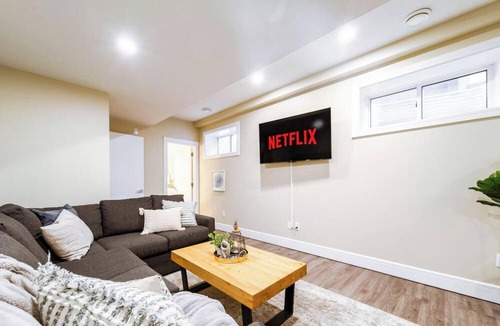 Mayfield Apartment | Sanctuary Suite - KingBed - Wifi - Near WEM/Rogers