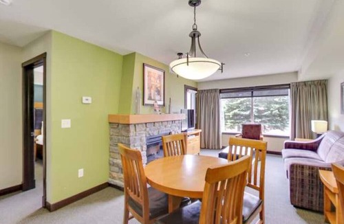 Copperstone Resort Condo | Cozy Condo With Hot Tub+Gym & Underground Parking