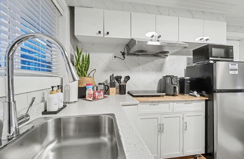 Fraserview Apartment | Secluded Bachelor Suite