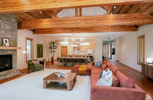Revelstoke Ski Chalet | Great Escape Chalet Revelstoke