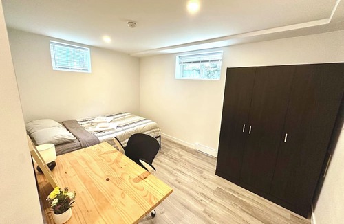 Saanich East Apartment | Modern Cozy Home | Free Parking | Close to Downtown & Beach
