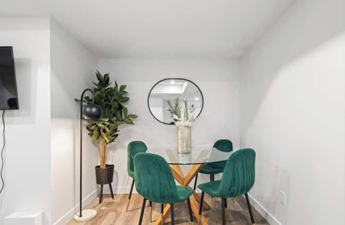 Southeast Edmonton Condo | Orchards Delight | Near Airport | Sleeps 4 | WiFi