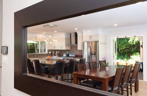 Deep Cove House | Private Luxury Retreat, Hot Tub, Golf & Mountain Adventures, 25 Min to Downtown
