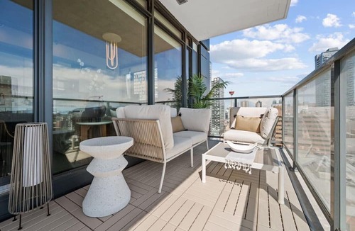 Connaught Apartment | Calgary Tower View |King Bed | 2BR |AC |Gym