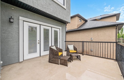 Southwest Calgary House | WHOLE HOUSE/TOP-NOTCH AREA/8 BEDROOM/ON FISH-CREEK PARK/SLEEPS 25 PERSONS