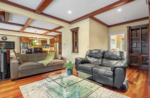 Southwest Calgary House | WHOLE HOUSE/TOP-NOTCH AREA/8 BEDROOM/ON FISH-CREEK PARK/SLEEPS 25 PERSONS
