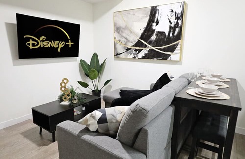 Northwest Edmonton Condo | Elegant Escape w/King Bed|Long Stays|WEM|Disney+