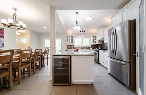 Alberta Beach House | Lake House Lodge | Fireplace | Family Friendly