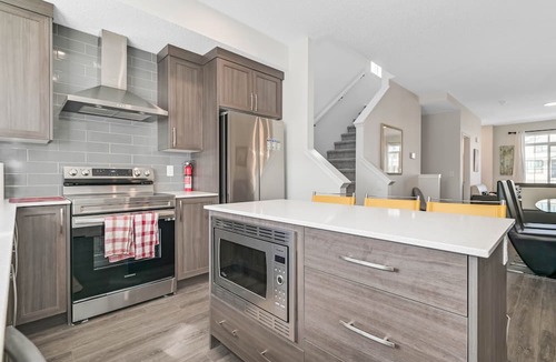Northwest Calgary House | Brand New 4-Bed Room Home