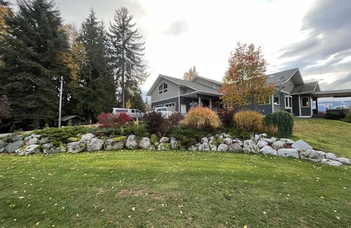 Lakelse House | Luxurious Lake Living