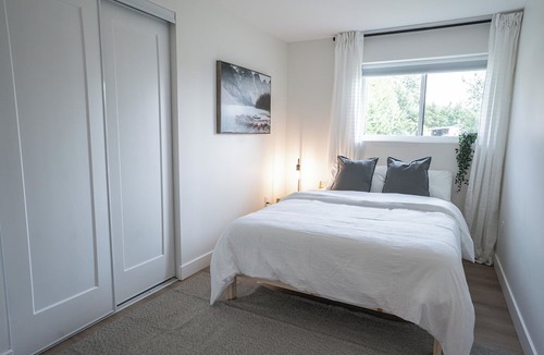 Armstrong House | Peaceful Suite near Vernon/Armstrong - Brand New