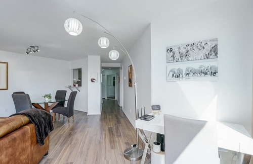 Inner Harbour Apartment | Coastal Duet – Breathtaking Views with Work Desk by Victoria Prime!