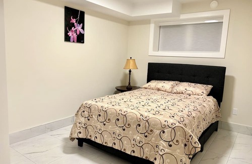 White Rock House | Your White Rock Beach Getaway: 2BR Suite, Modern Living, and Ocean Proximity!