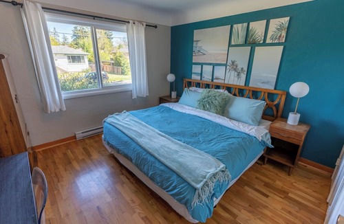 Saanich East Apartment | Stylish Mid-Century Modern Bright Apartment w/park views. Pet friendly!
