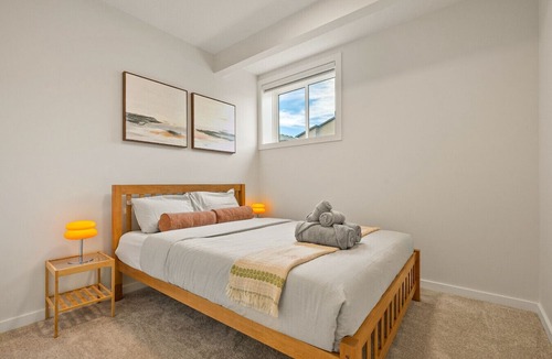 Keith Condo | Private 2BR Suite | Near HWY 1 | Fully Stocked
