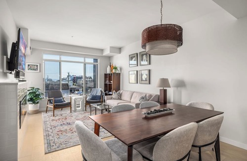 Booktown Condo | Sidney Sunnyside - Luxurious Seaside Living in Amazing Sidney by Victoria Prime!