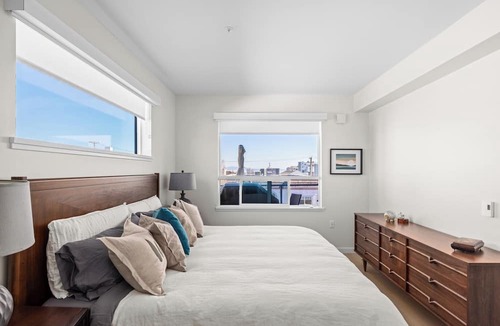 Booktown Condo | Sidney Sunnyside - Luxurious Seaside Living in Amazing Sidney by Victoria Prime!