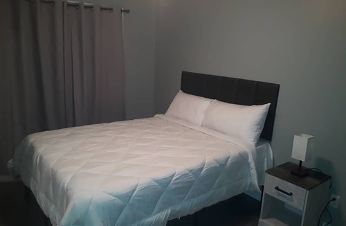 Northeast Edmonton House | Welcoming 3-bedroom house with WiFi in Edmonton and smart tv per room.n
