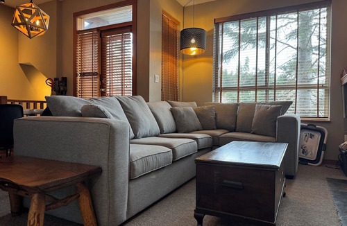Village North House | Spacious Whistler Townhome – Walk to Lifts!