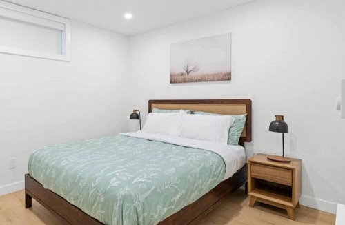 Jasper Place Condo | The Suite Escape | 2 BD | Near WEM & DT | Sleeps 5