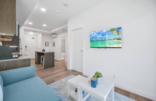 Crescent Heights Apartment | King Bed | Mins to Saddledome | Cgy Tower Views
