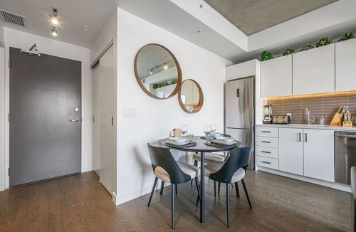 Connaught Apartment | Calgary Tower View | Central DT | Gym