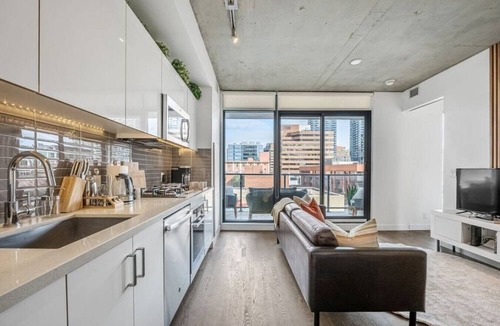 Connaught Apartment | Calgary Tower View | Central DT | Gym