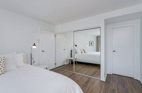 Downtown Victoria Condo | Coastal Charm – Breathtaking Views with Work Desk by Victoria Prime!