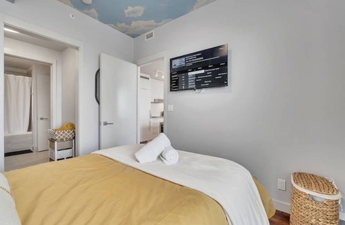 Downtown Edmonton Apartment | Legends - Executive Suite, Luxury Amenities, Pool