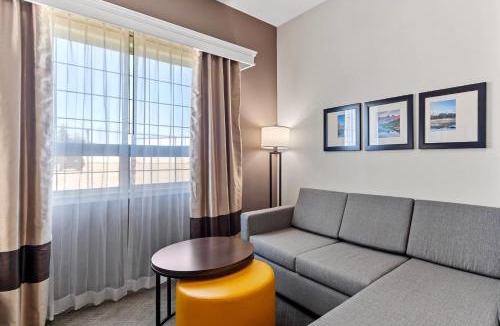 Red Deer Hotel | Comfort Inn & Suites Red Deer - Highway 11