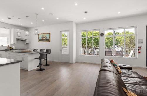 East Side House | Modern 6BR Home - Ideal for Quiet Family Holidays
